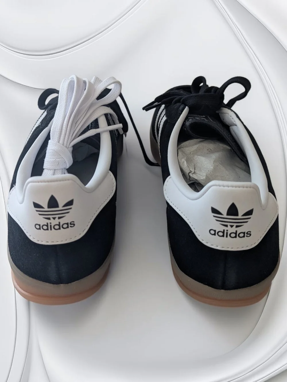 NWT Adidas Gazelle Mens Black White Suede Gum Sole Sneaker Size 8 NWT Adidas Gazelle Mens Black White Suede Gum Sole Sneaker  main image 3